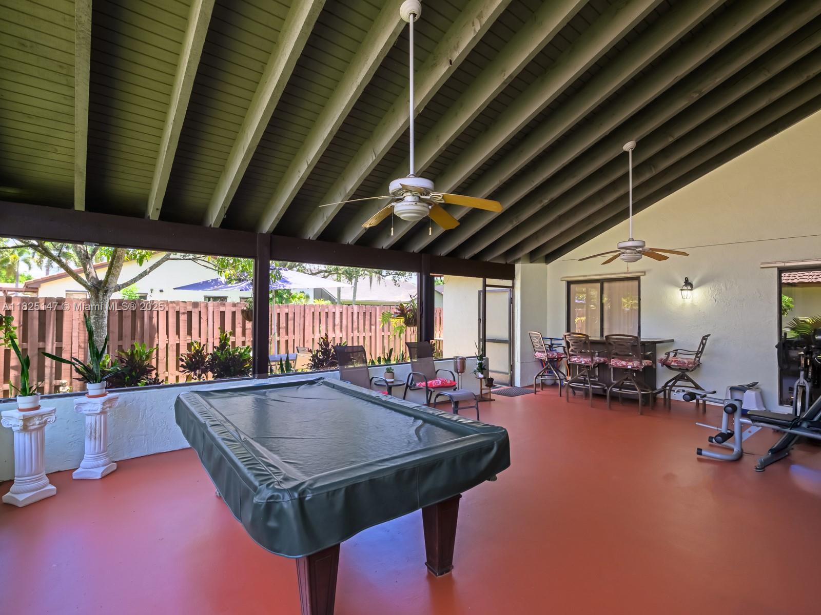 COUNTRY ISLES - Residential