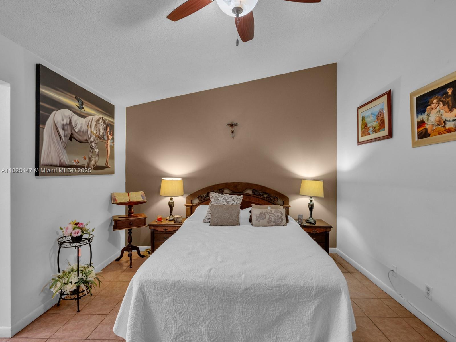 COUNTRY ISLES - Residential