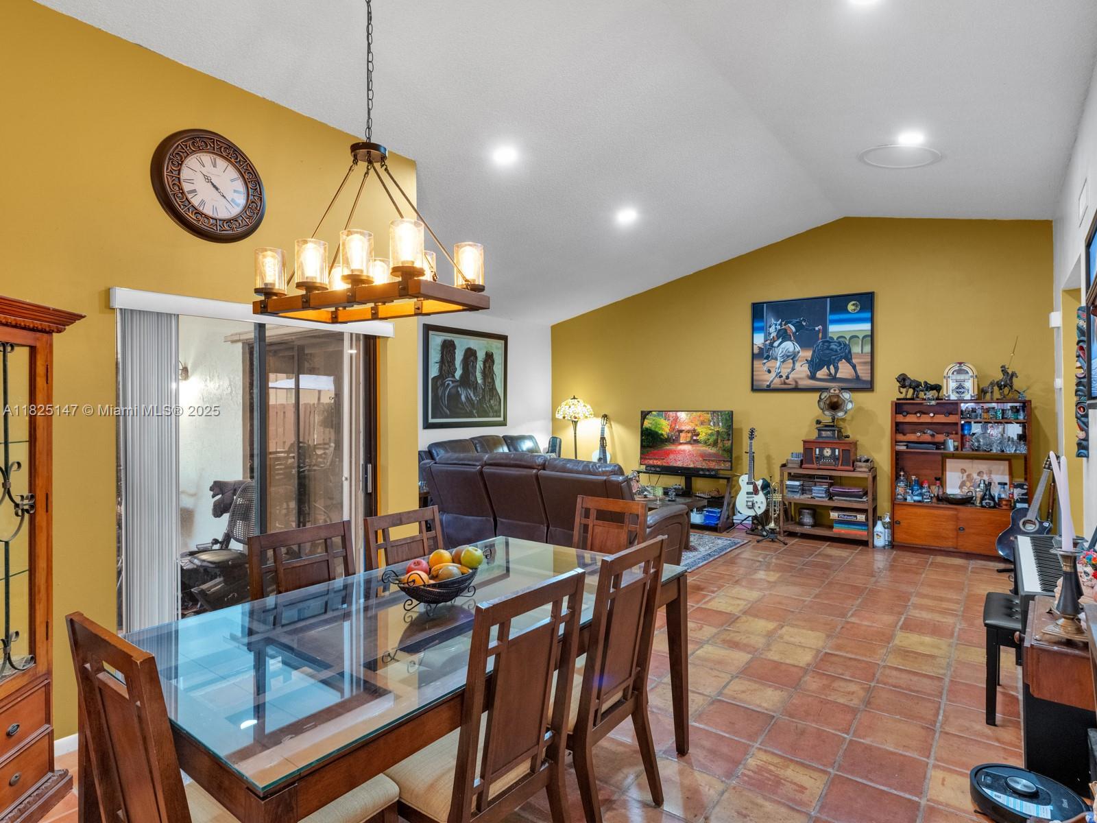 COUNTRY ISLES - Residential