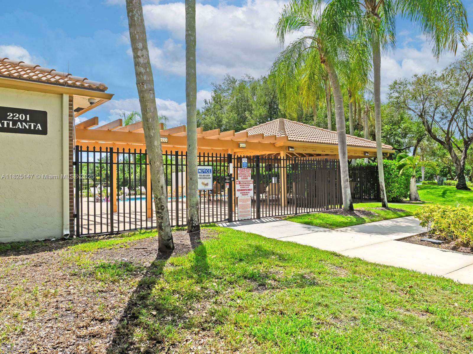 COUNTRY ISLES - Residential