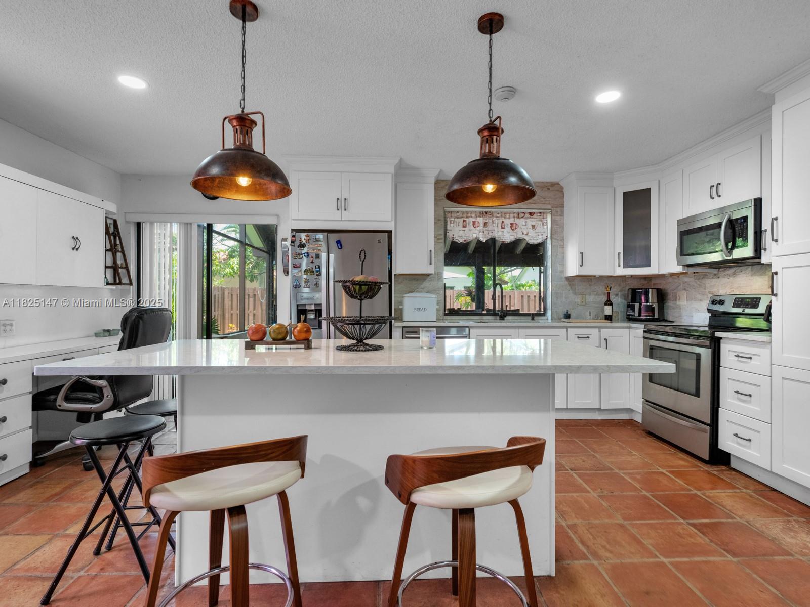 COUNTRY ISLES - Residential