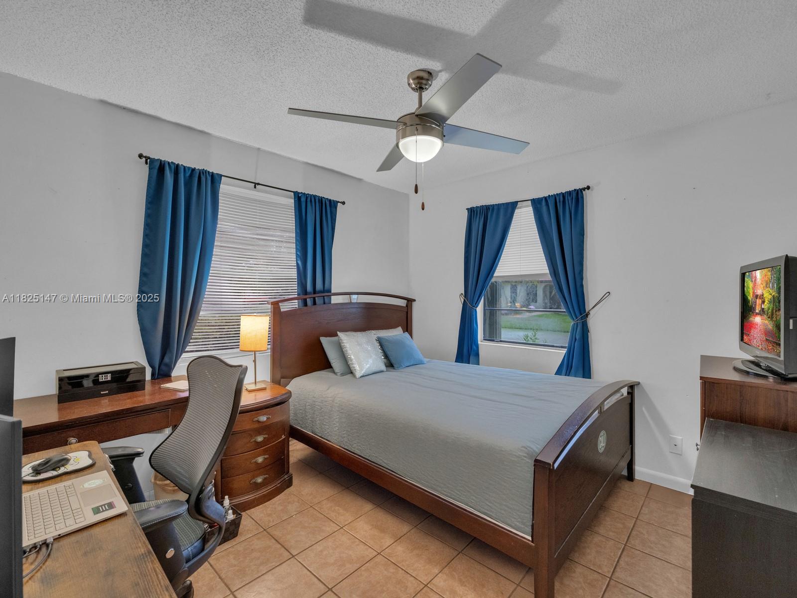 COUNTRY ISLES - Residential