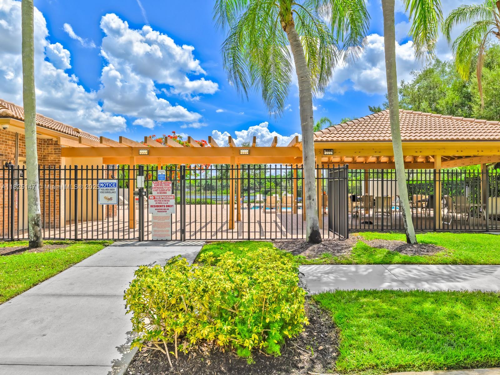 COUNTRY ISLES - Residential