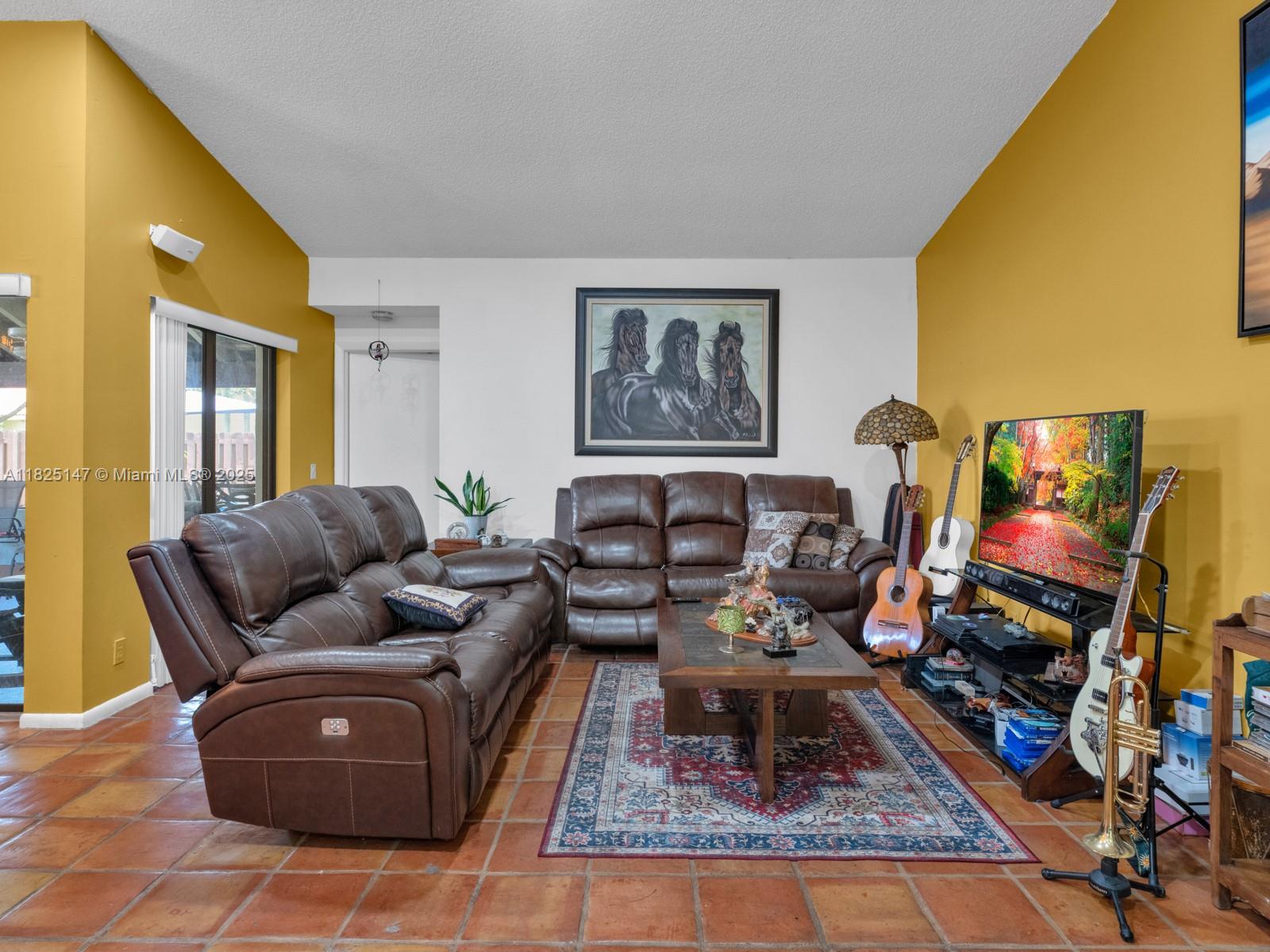 COUNTRY ISLES - Residential