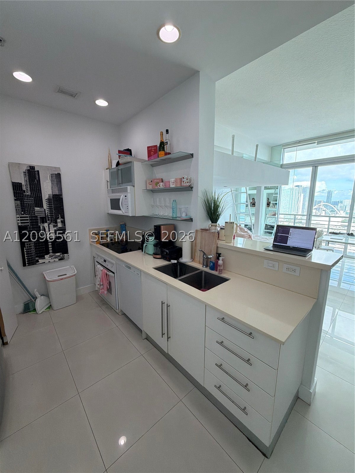335 S Biscayne Blvd LPH-06