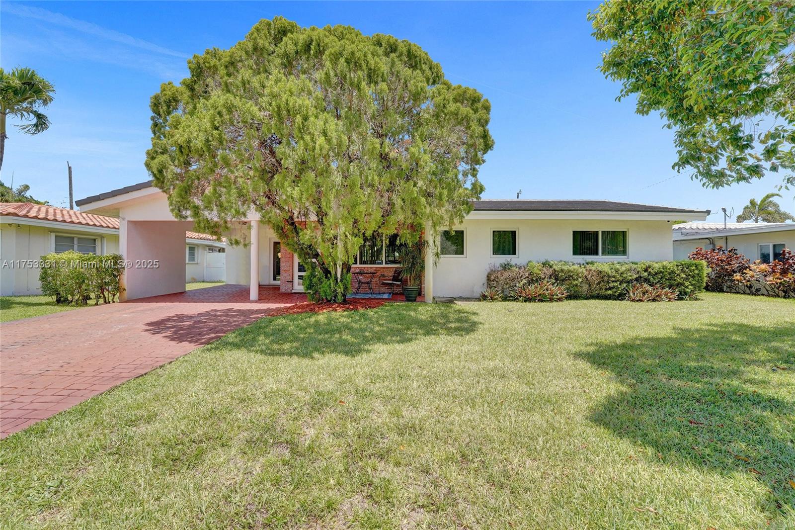 3710 Ne 18th Ave, Oakland Park, Miami-Dade County, Florida - 3 Bedrooms  
2 Bathrooms - 