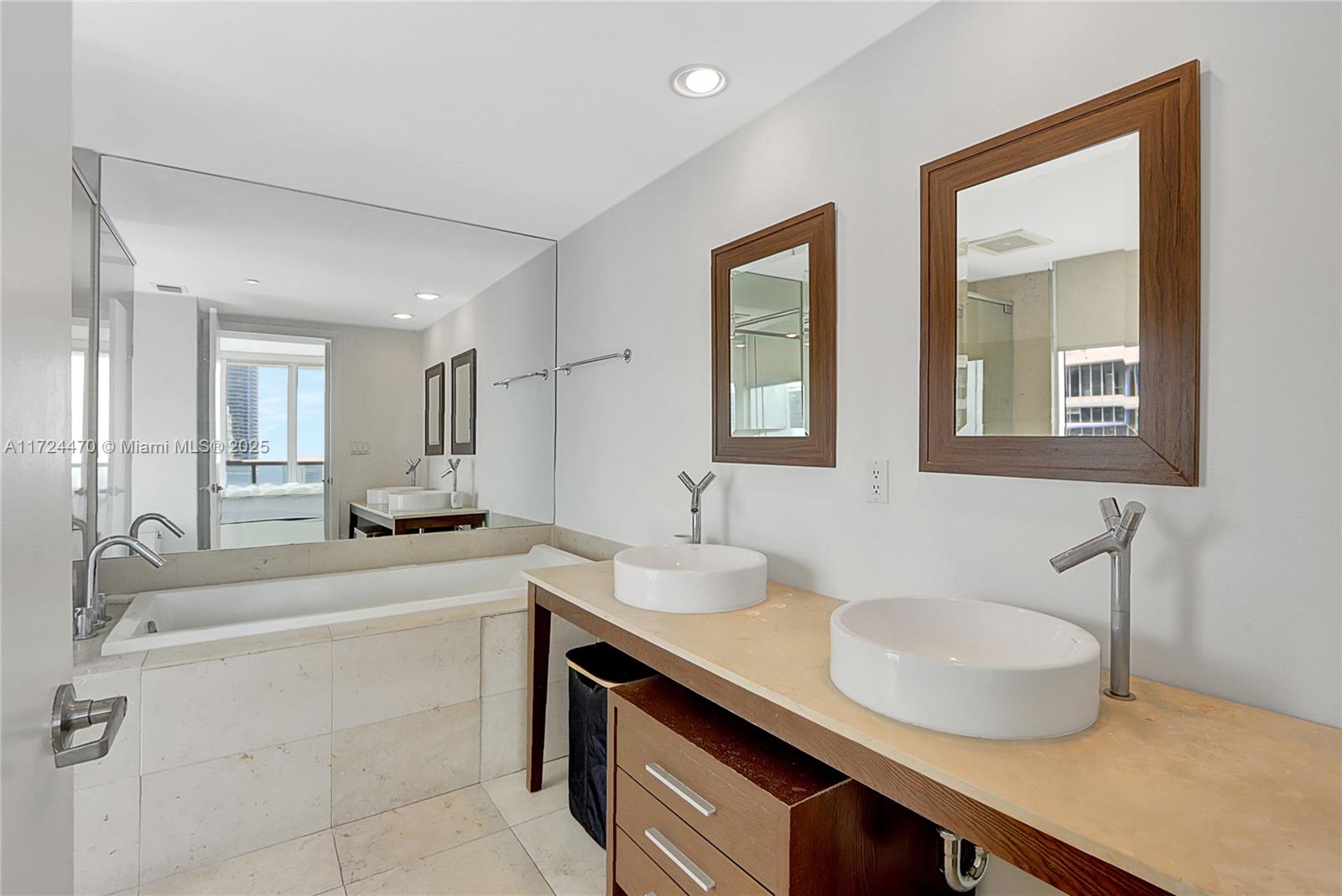ICON BRICKELL NO TWO - Residential