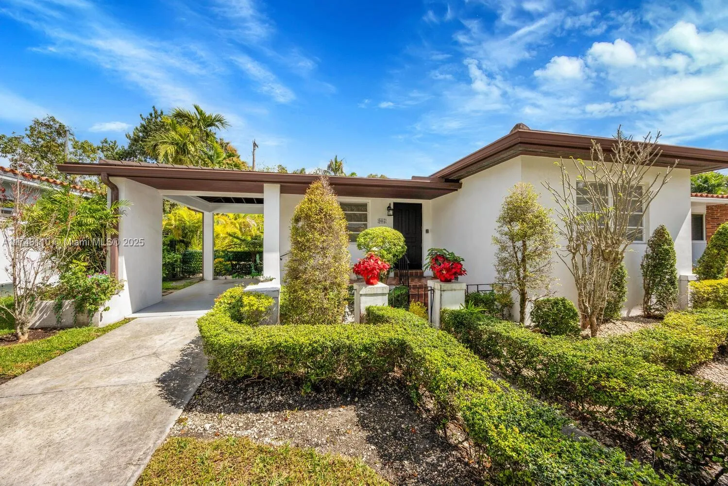 Coral Gables, Florida 33134, United States, 2 Bedrooms Bedrooms, ,2 BathroomsBathrooms,Residential,Pending,79057