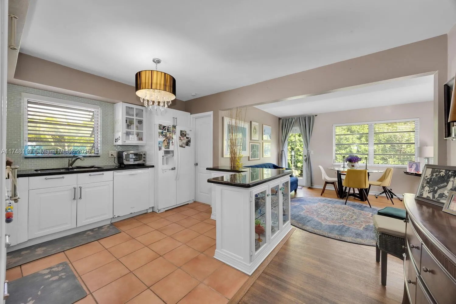 Coral Gables, Florida 33134, United States, 2 Bedrooms Bedrooms, ,2 BathroomsBathrooms,Residential,Pending,79057