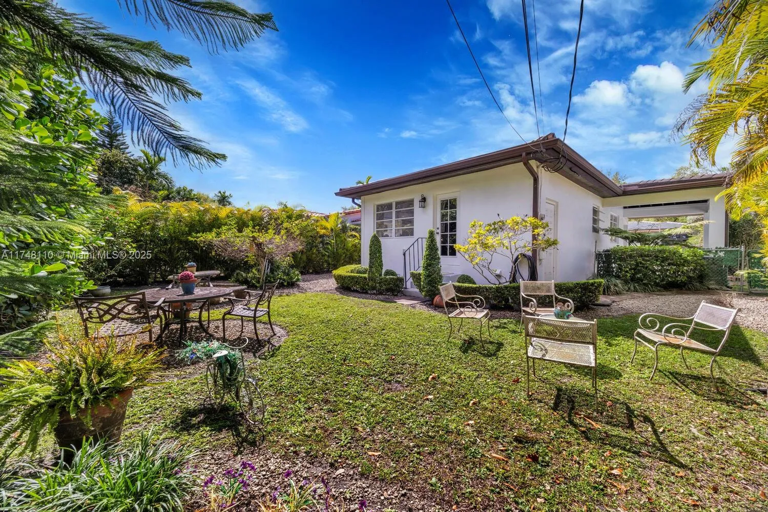 Coral Gables, Florida 33134, United States, 2 Bedrooms Bedrooms, ,2 BathroomsBathrooms,Residential,Pending,79057