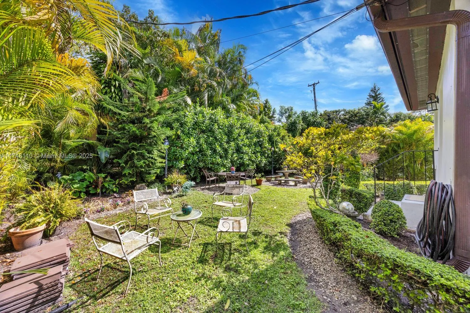 Coral Gables, Florida 33134, United States, 2 Bedrooms Bedrooms, ,2 BathroomsBathrooms,Residential,Pending,79057