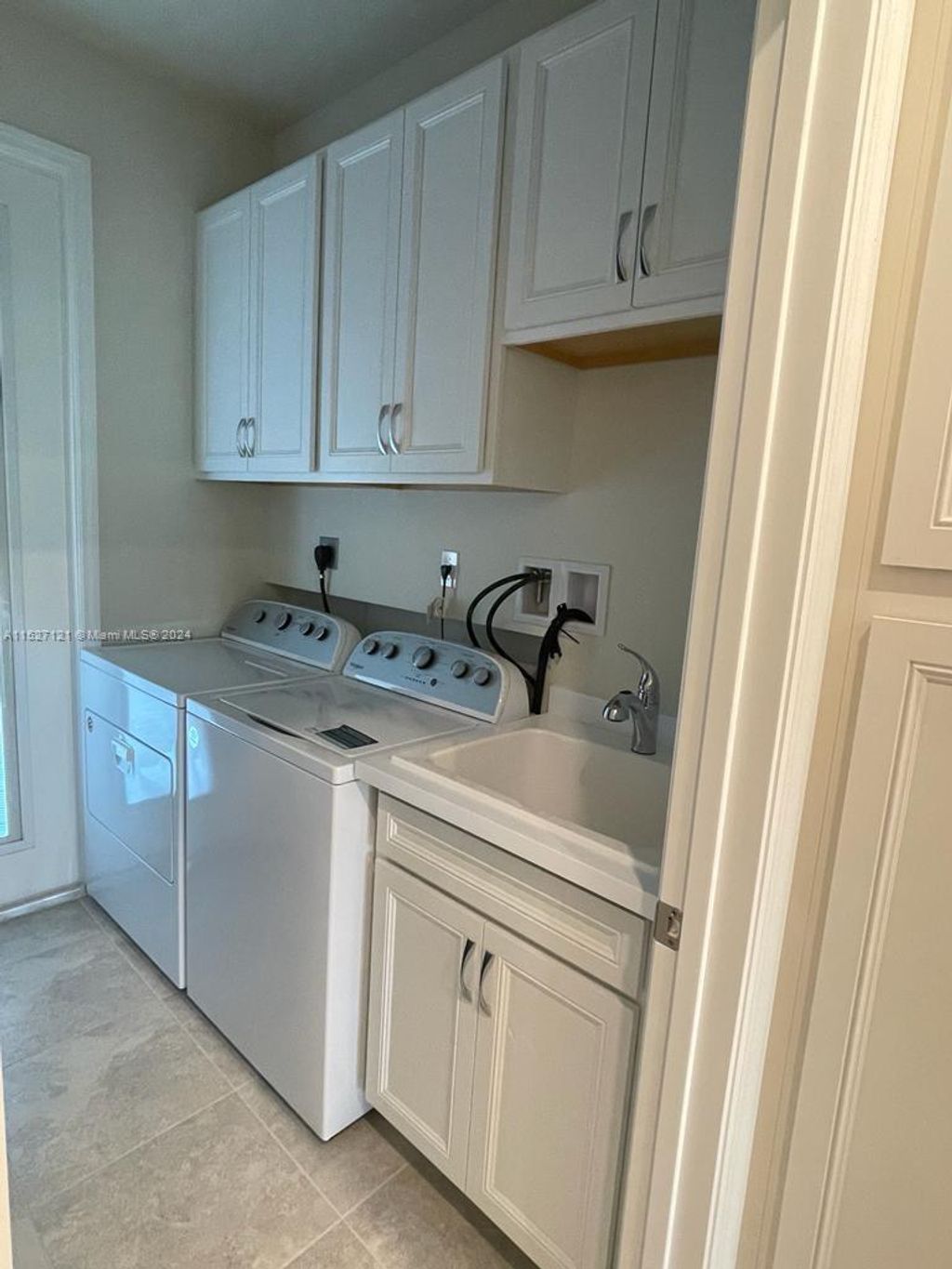 Photo of 4164 Greenway Dr, Hollywood, FL 33021 (MLS # A11527121)