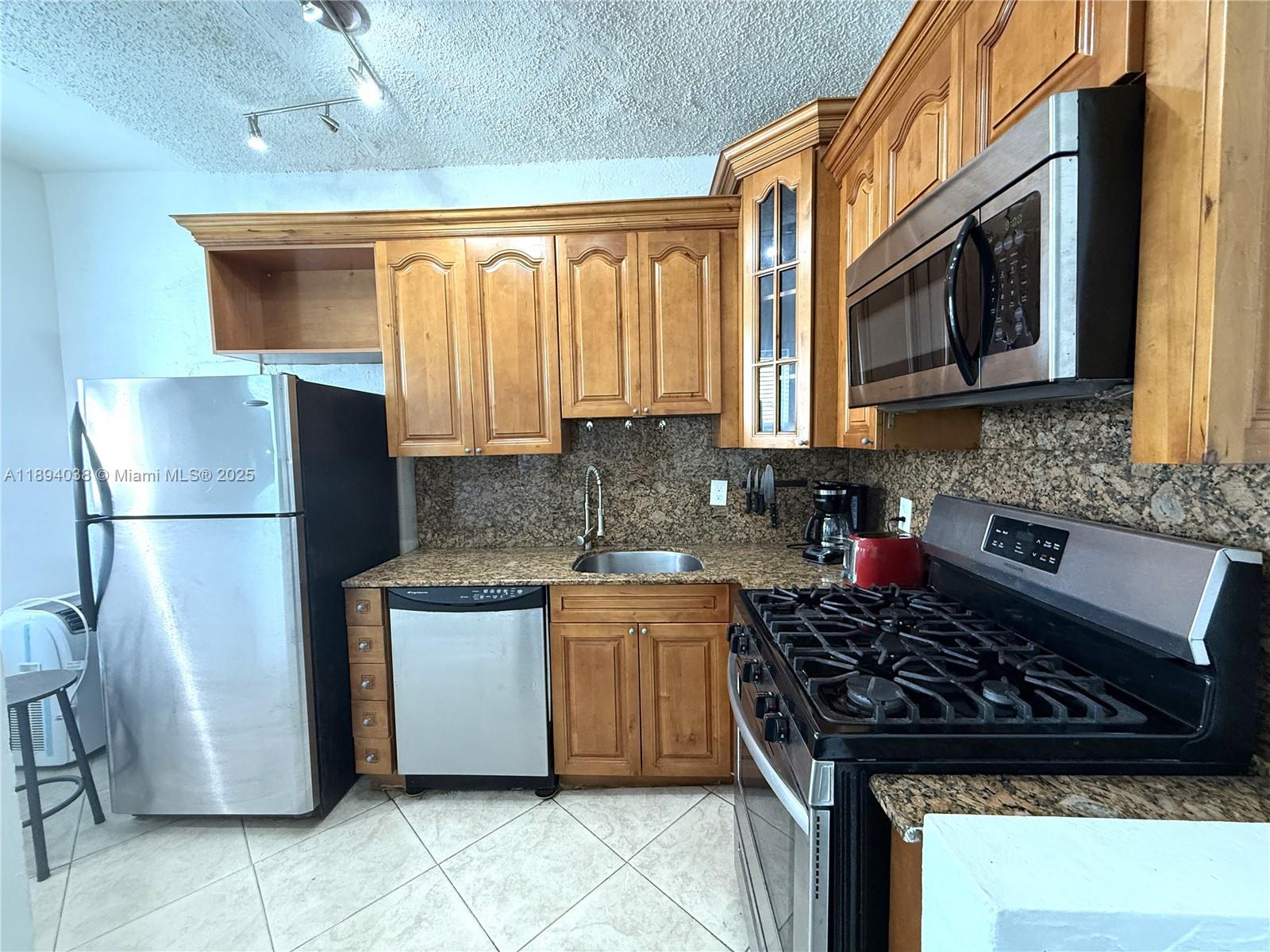 THE MICHIGAN CONDO - Residential Lease