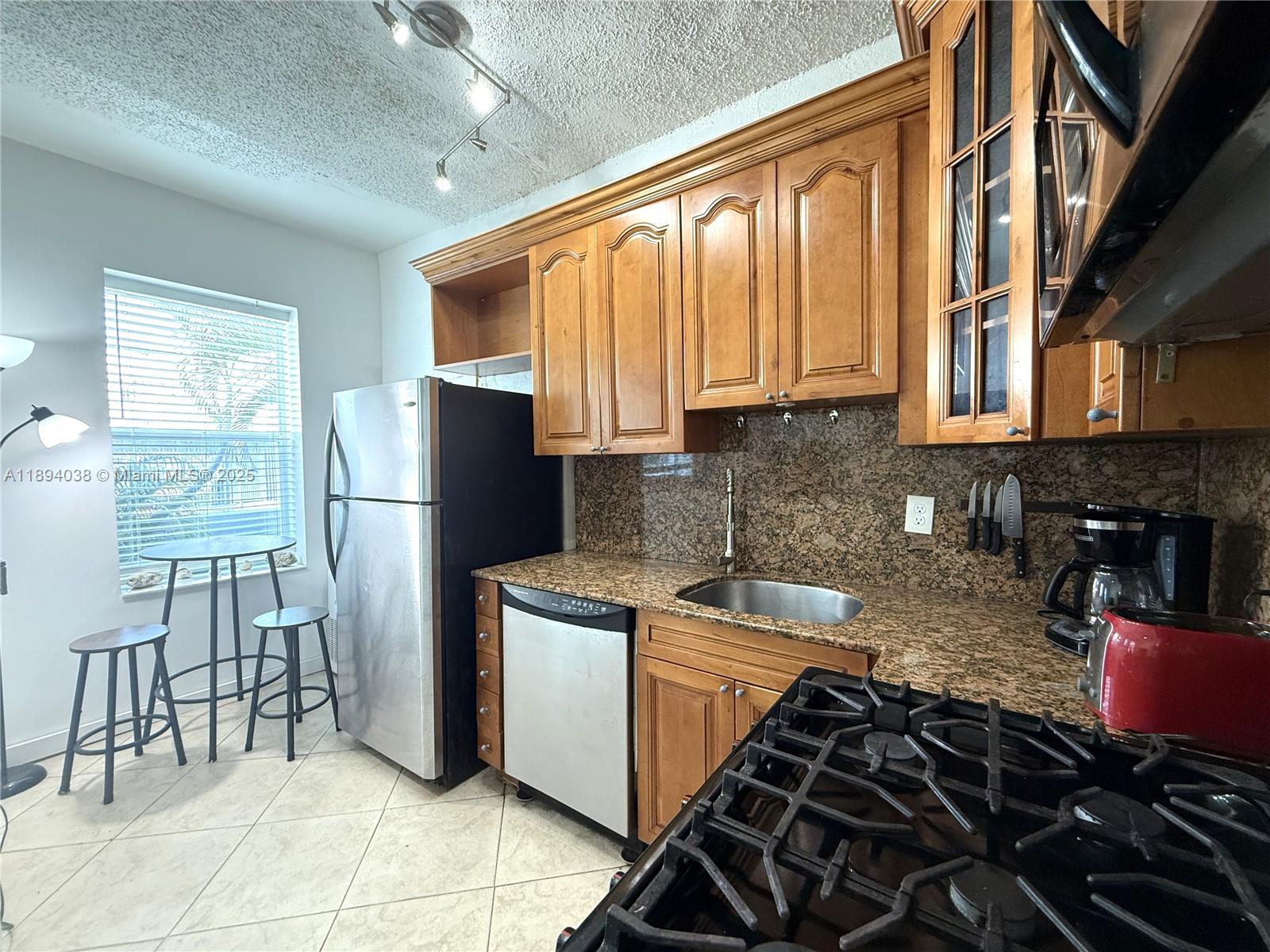 THE MICHIGAN CONDO - Residential Lease