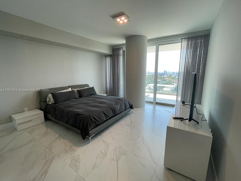 10201 Collins Ave 1005