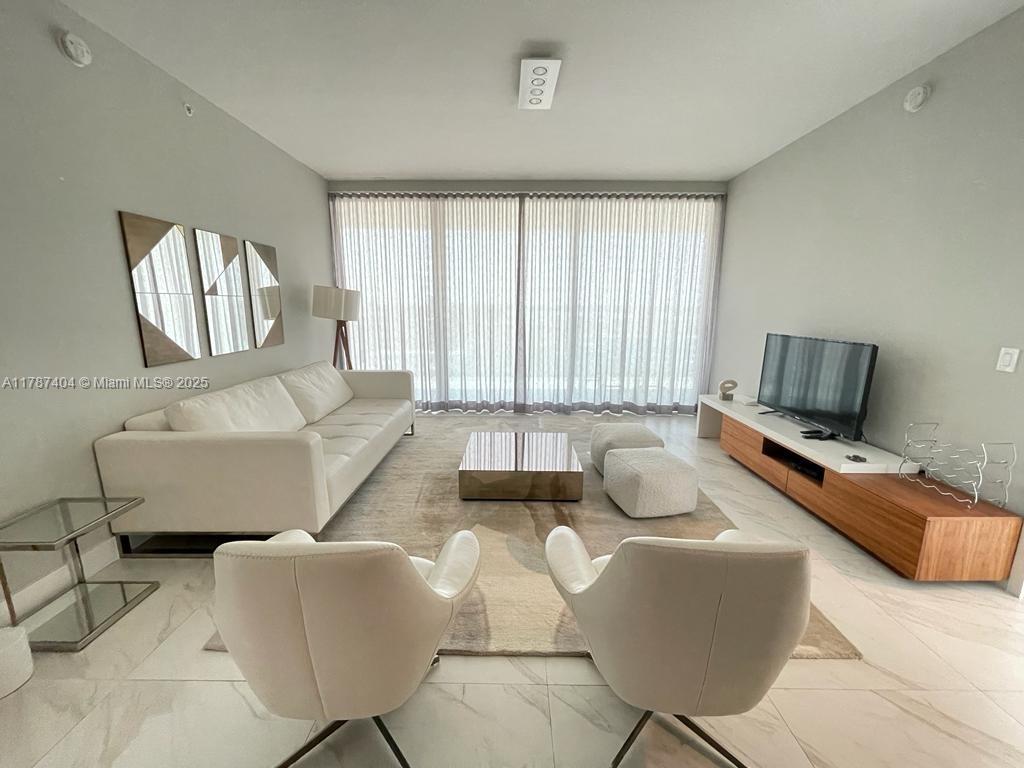 10201 Collins Ave 1005