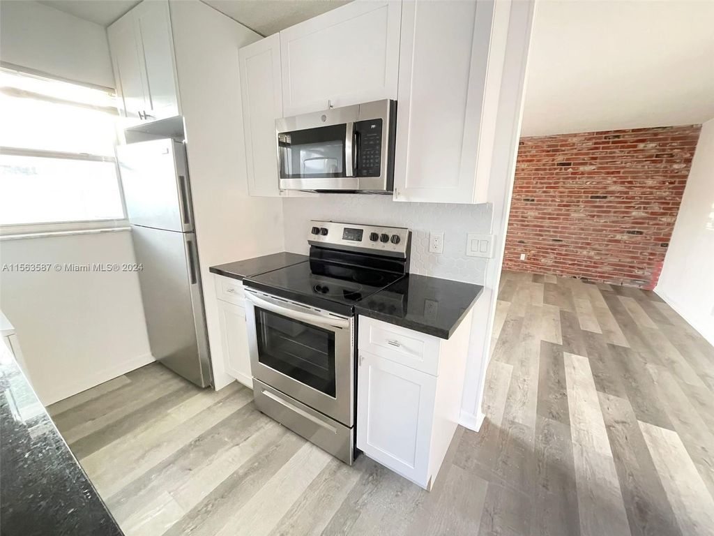 Photo of 405 SE 23rd Ave #A, Boynton Beach, FL 33435 (MLS # A11563587)