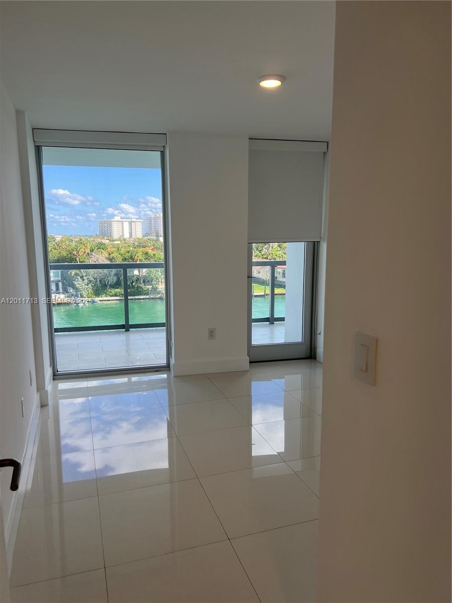 9261 E Bay Harbor Dr 302