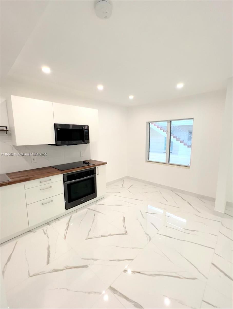 BLUE SKY CONDO - Residential Lease