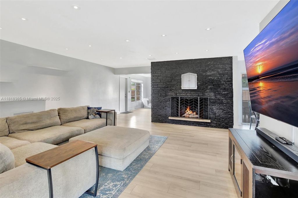 Photo of 613 Garden Ct, Plantation, FL 33317 (MLS # A11818365)