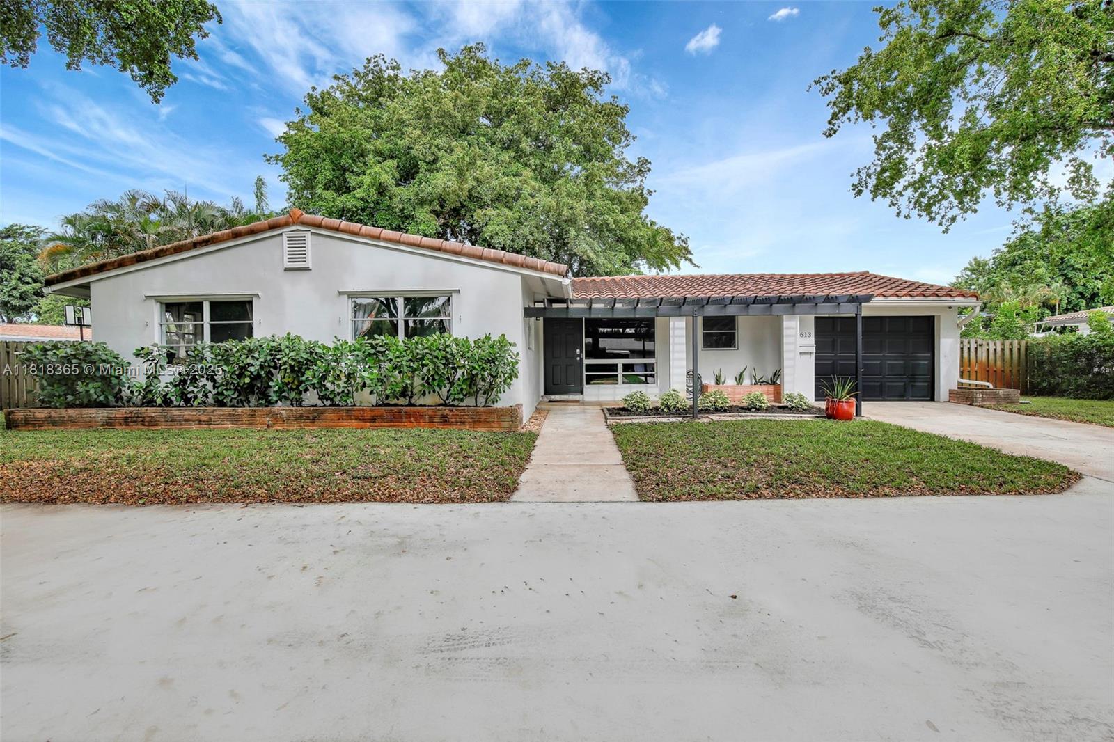 613 Garden Ct, Plantation, Miami-Dade County, Florida - 3 Bedrooms  
2 Bathrooms - 