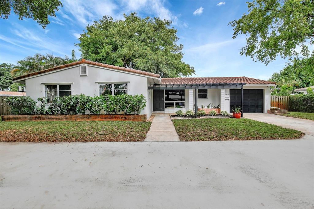 Photo of 613 Garden Ct, Plantation, FL 33317 (MLS # A11818365)