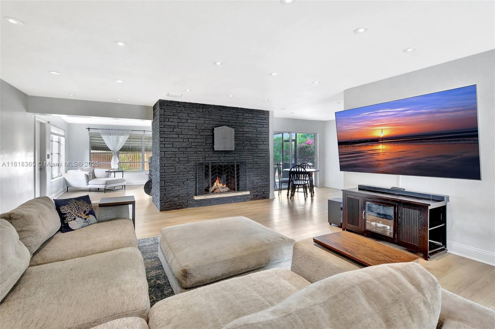 613 Garden Ct