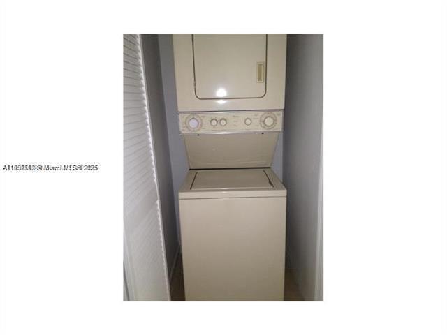 LAKEWOOD AT EMERALD HILLS - Residential Lease