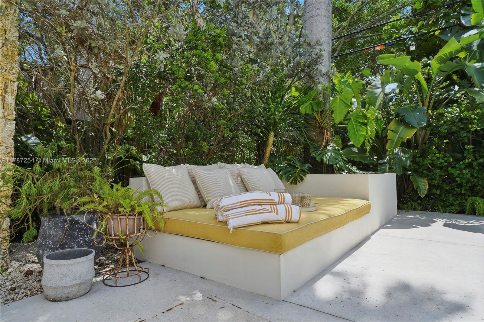 BELLE MEADE OF MIA SEC 1 - Residential