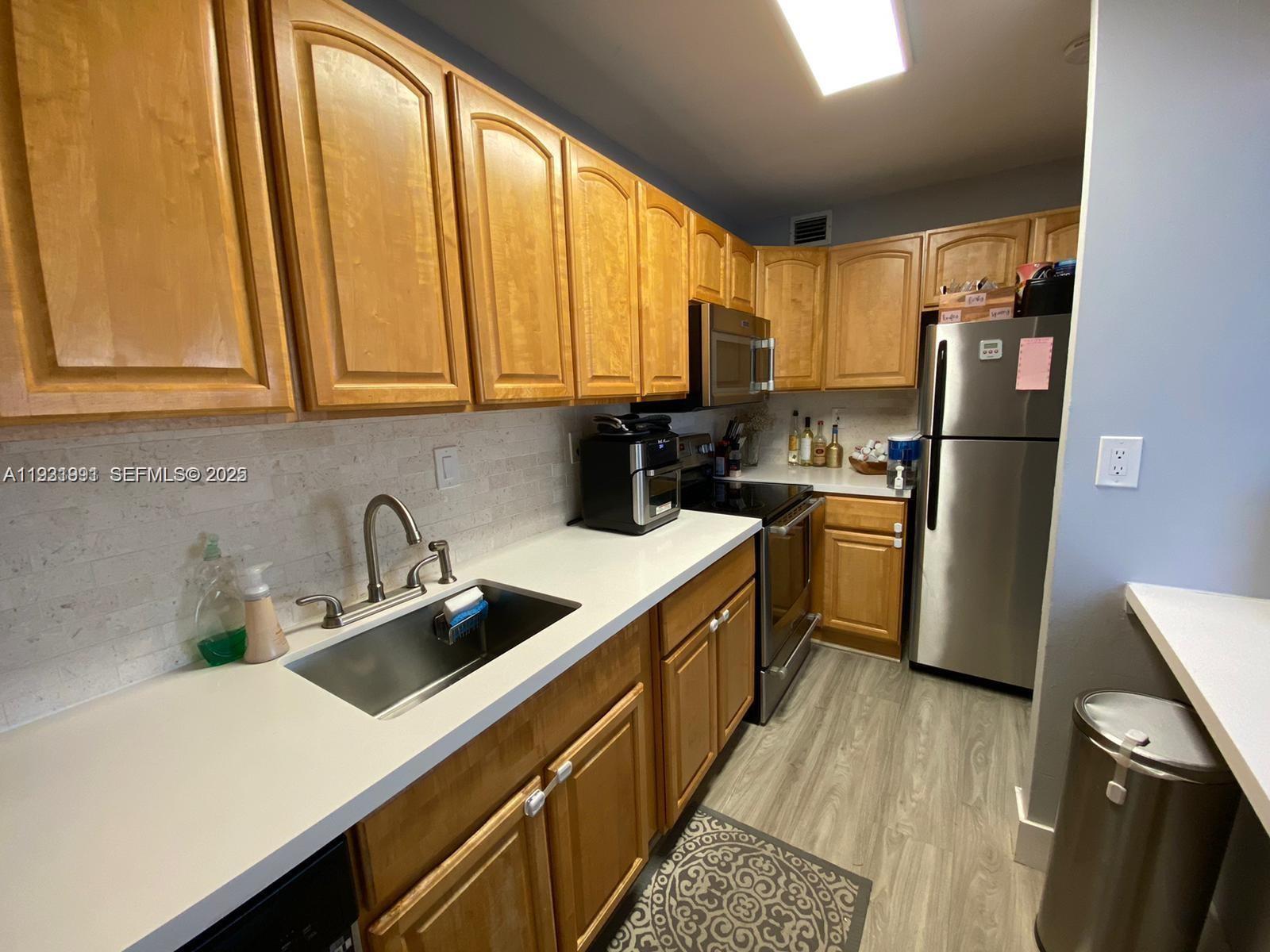 NEWPORT CONDOMINUM - Residential Lease