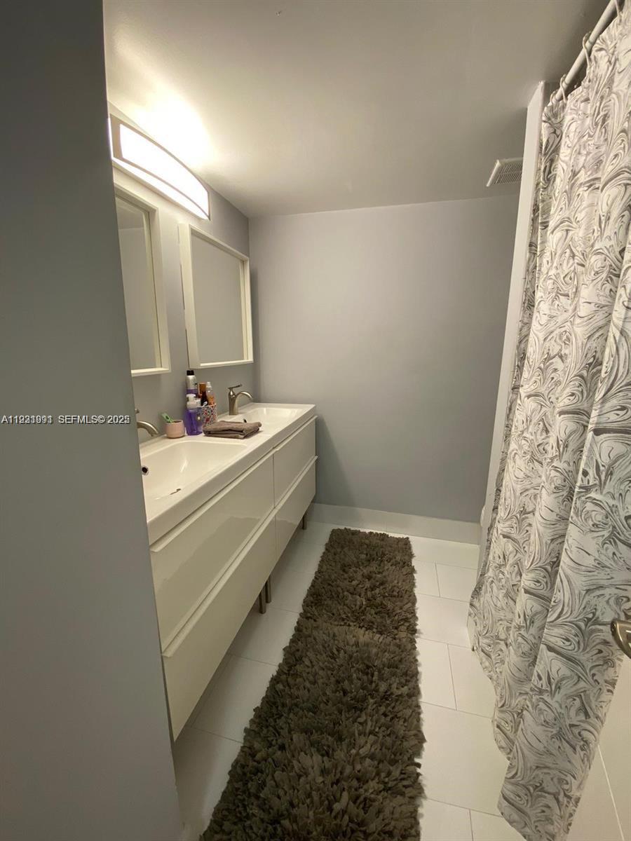 NEWPORT CONDOMINUM - Residential Lease