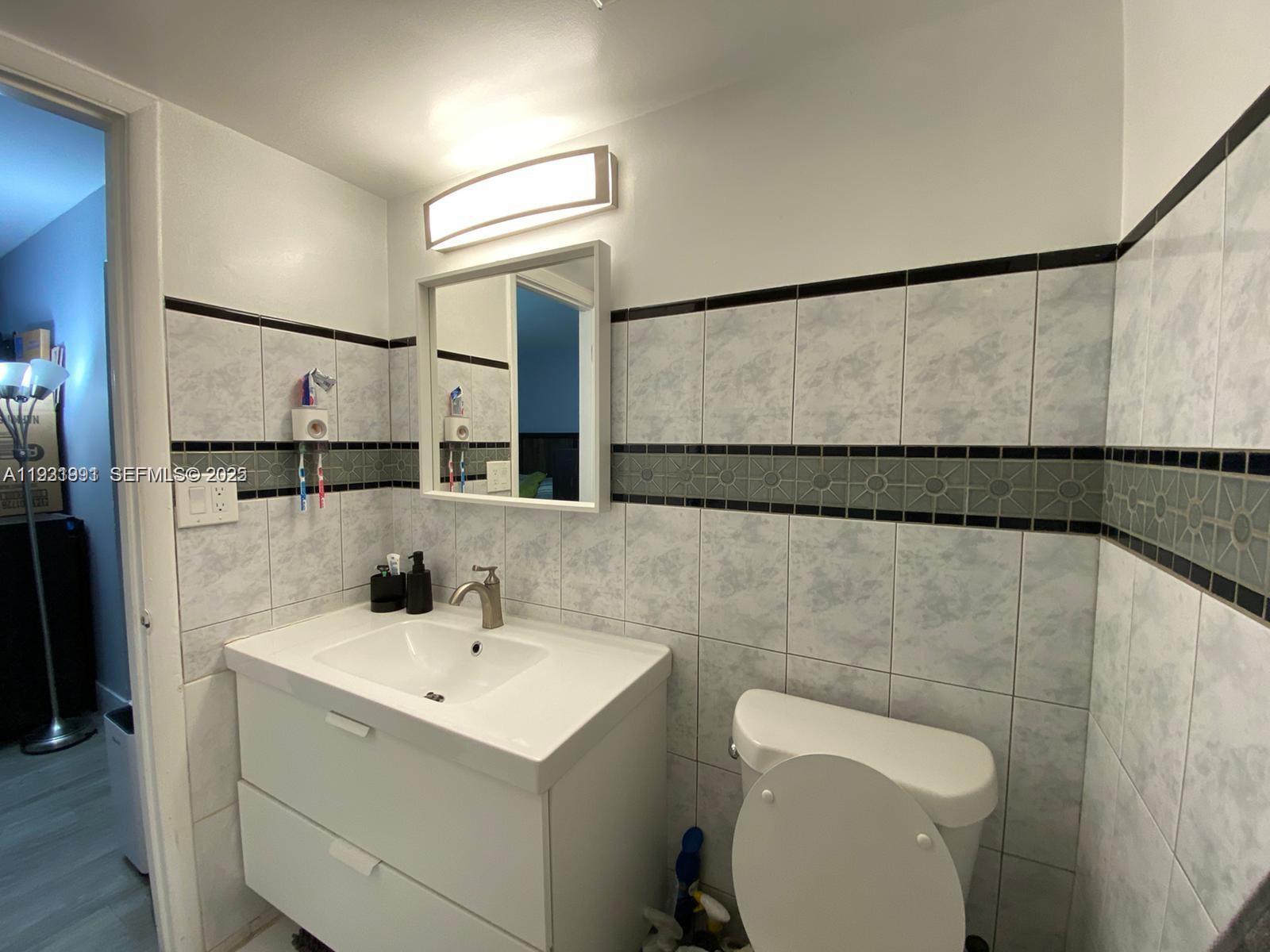 NEWPORT CONDOMINUM - Residential Lease