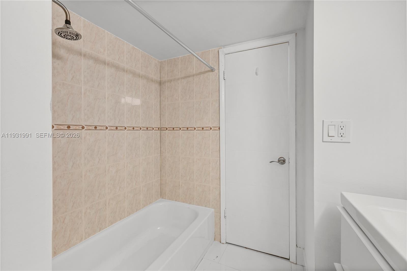 NEWPORT CONDOMINUM - Residential Lease