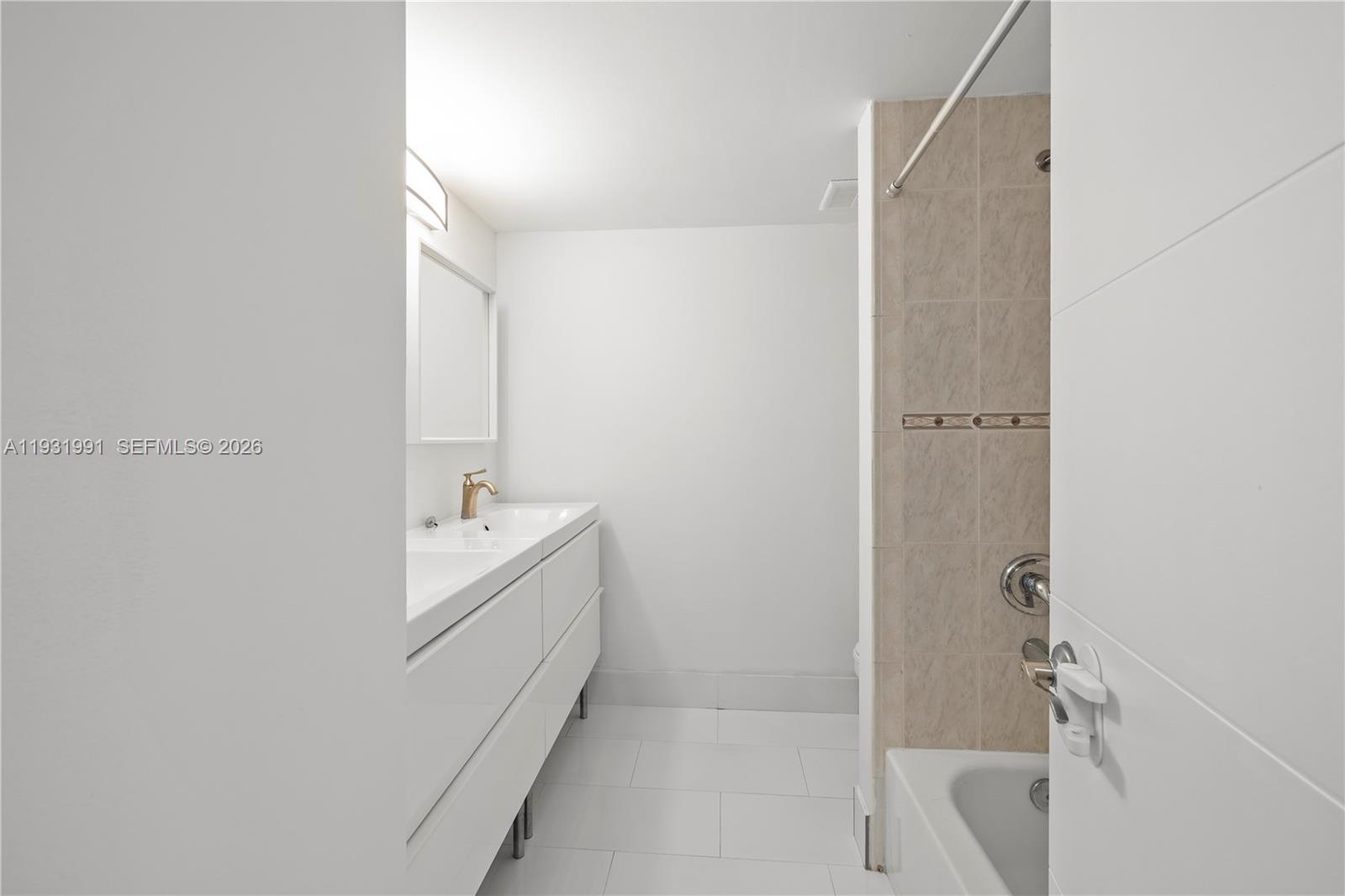NEWPORT CONDOMINUM - Residential Lease