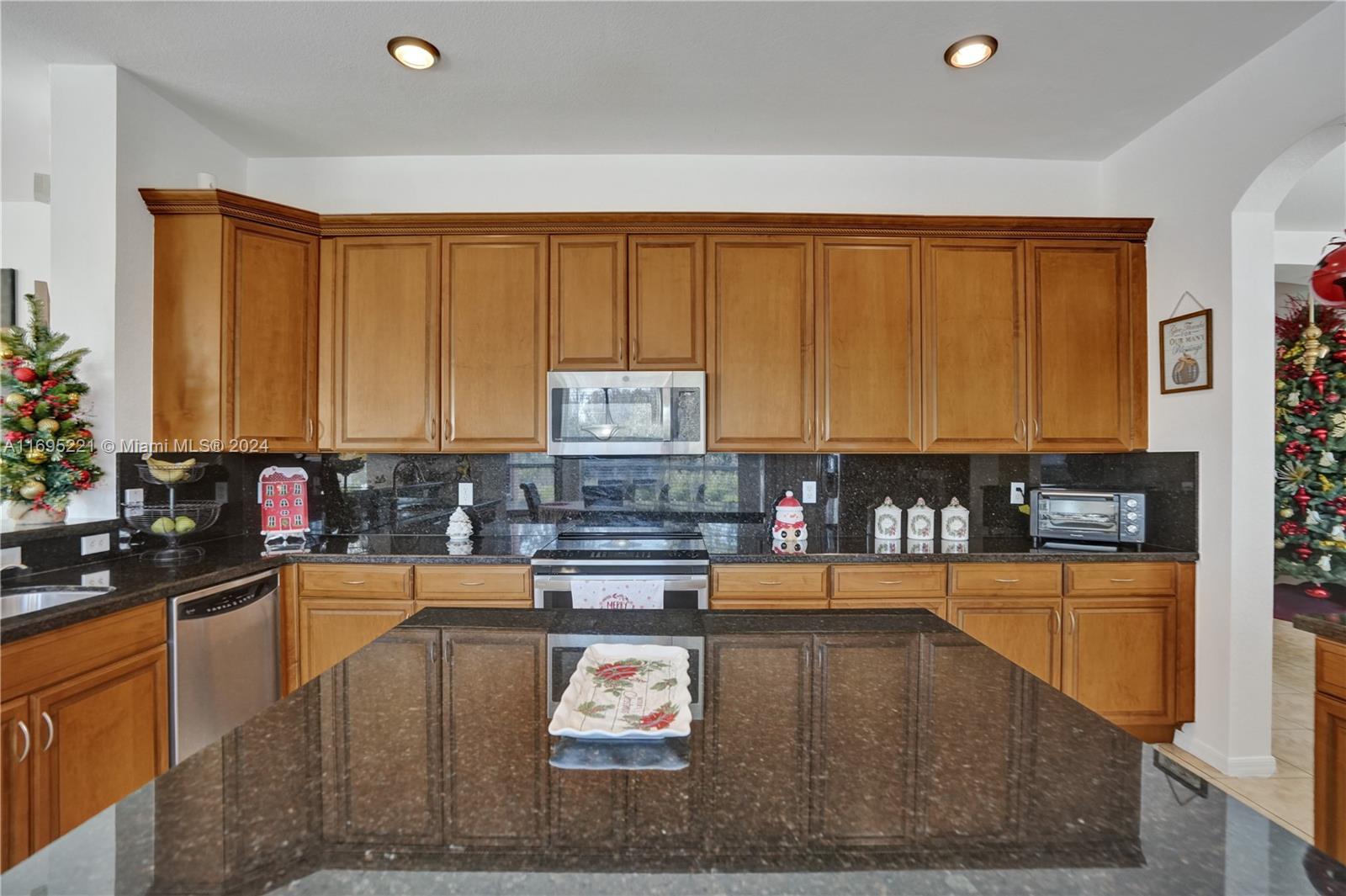 RESERVE AT HUNTINGTON 174 - Residential