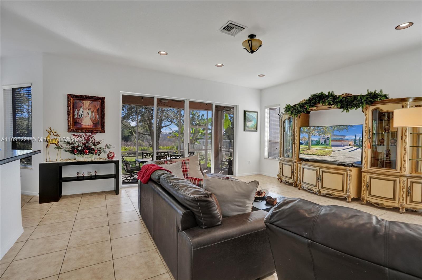 RESERVE AT HUNTINGTON 174 - Residential