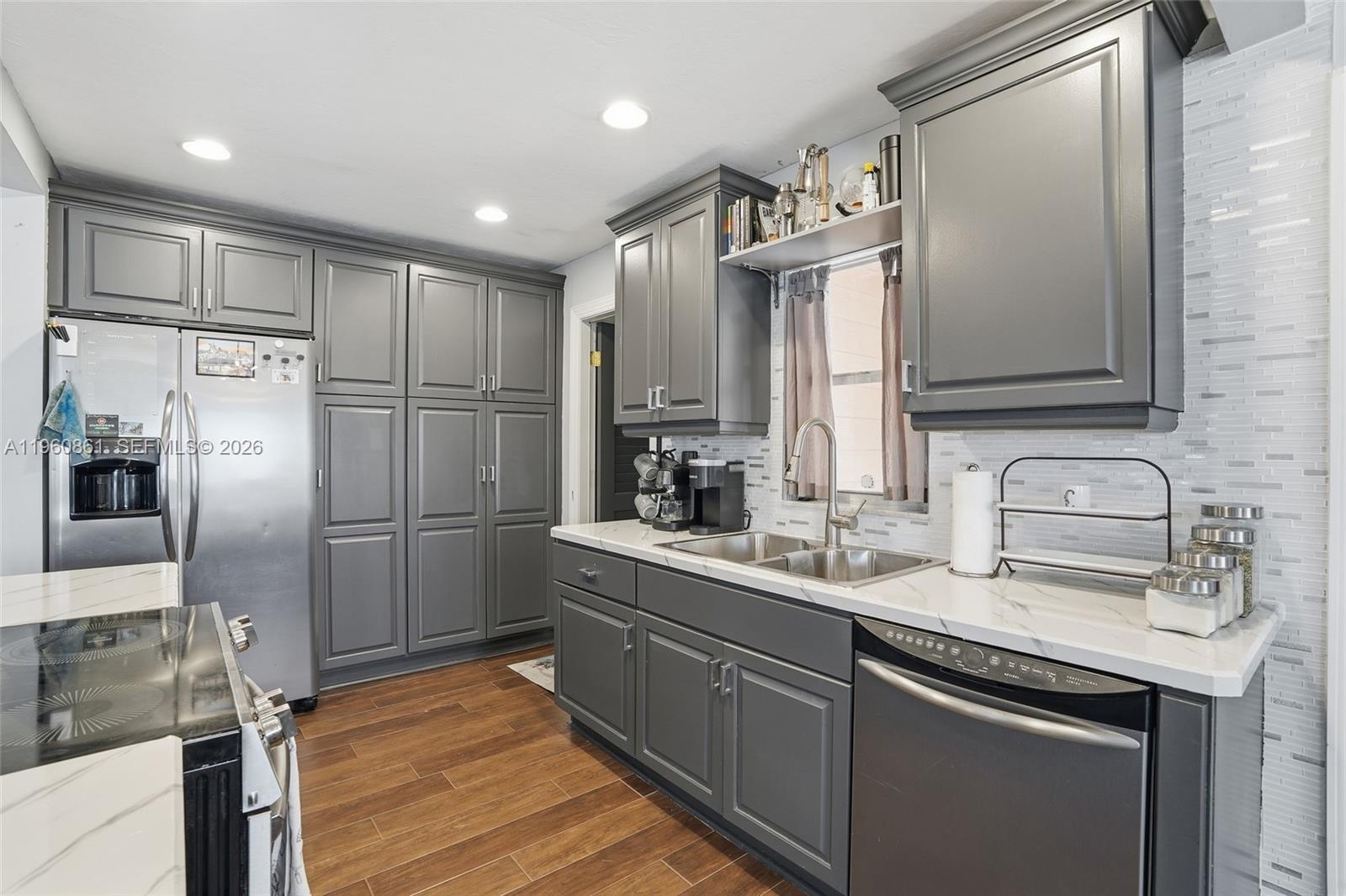 PALM CITY PARK - Residential