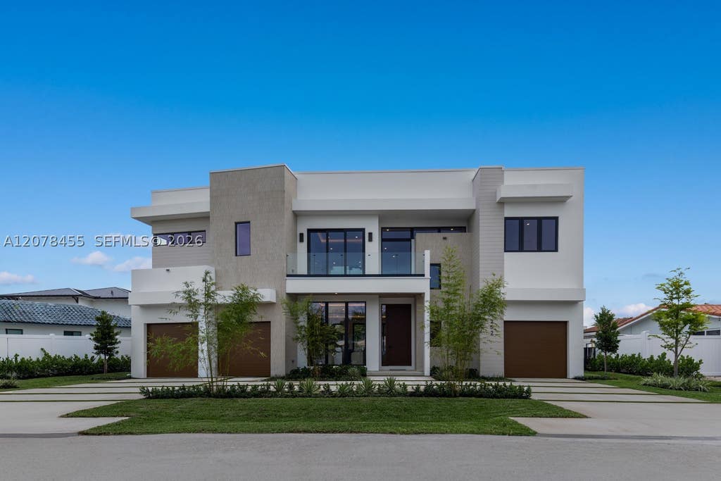 Photo of 252 SW 14th Pl, Boca Raton, FL 33432 (MLS # A12078455)