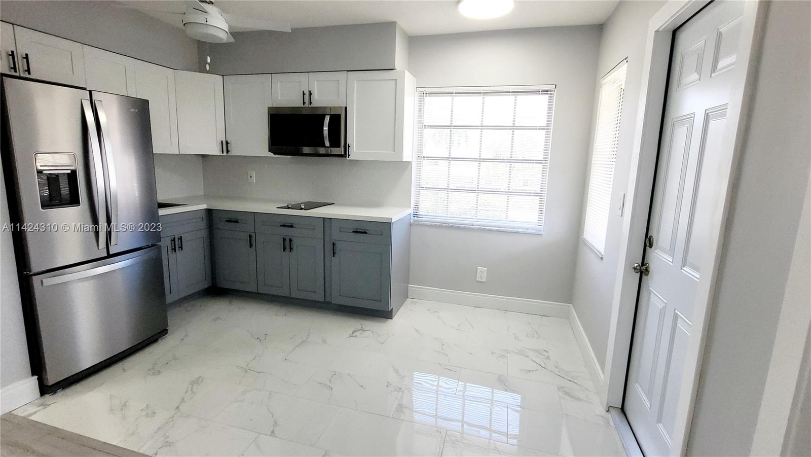 ESPECTACULAR CORNER UNIT 1BED 1BATH COMPLETELY RENOVATED,AMPLE NATURAL ILLUMINATION,PARTIALLY FURNISHED.CONVENIENTLY LOCATED WITH DAILY CITY BUS ACCESS.CLOSE TO FORT LAUDERDALE AIRPOT,RESTAURANTAS AND SUPERMARKETS. ASSOCIATION REQUEST GOOD CREDIT, NO PETS, 55 + COMMIUNITY
