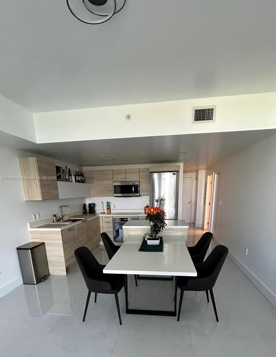 16385 Biscayne Blvd 1002