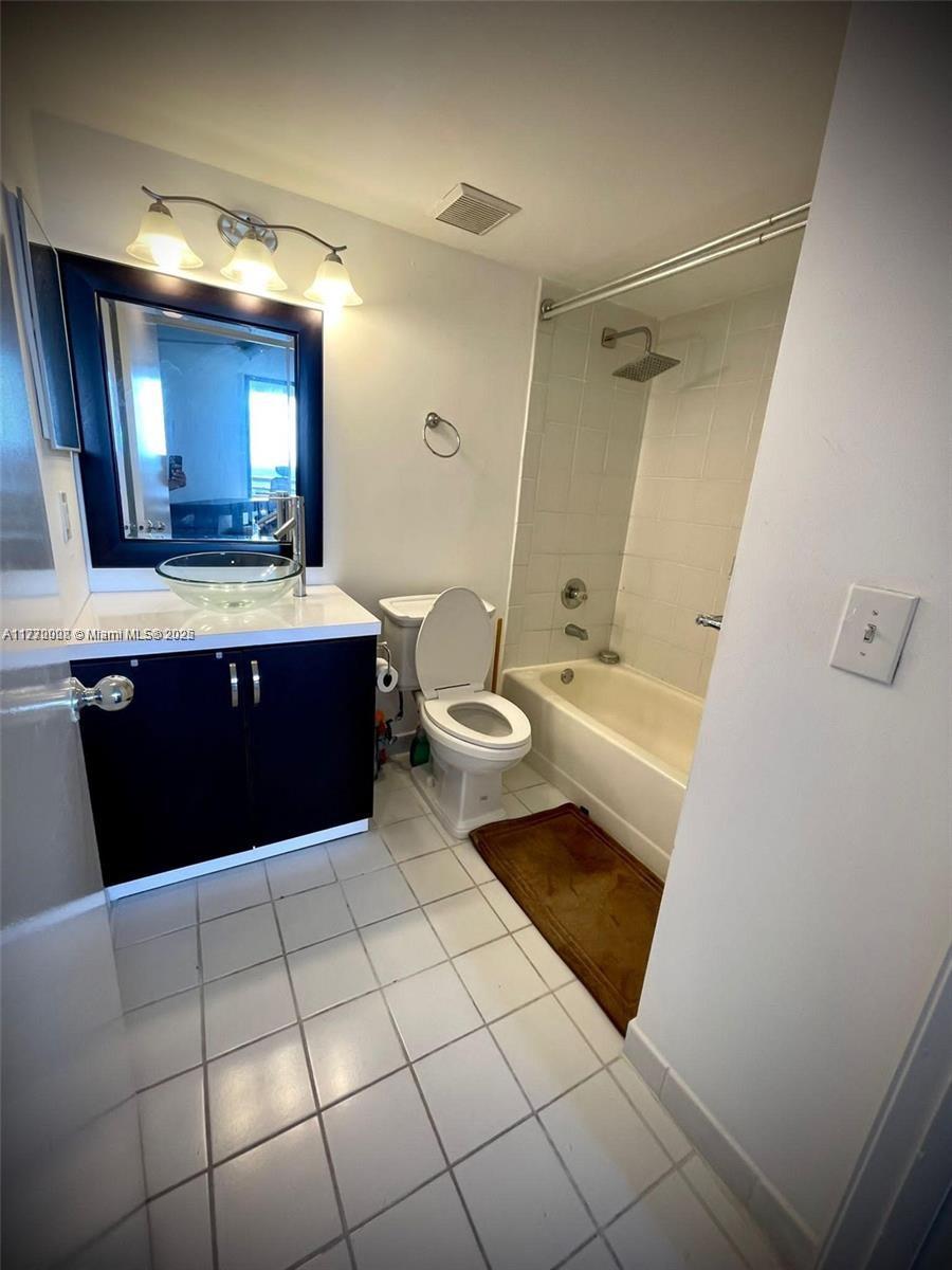 PARC CENTRAL AVENTURA SOU - Residential Lease