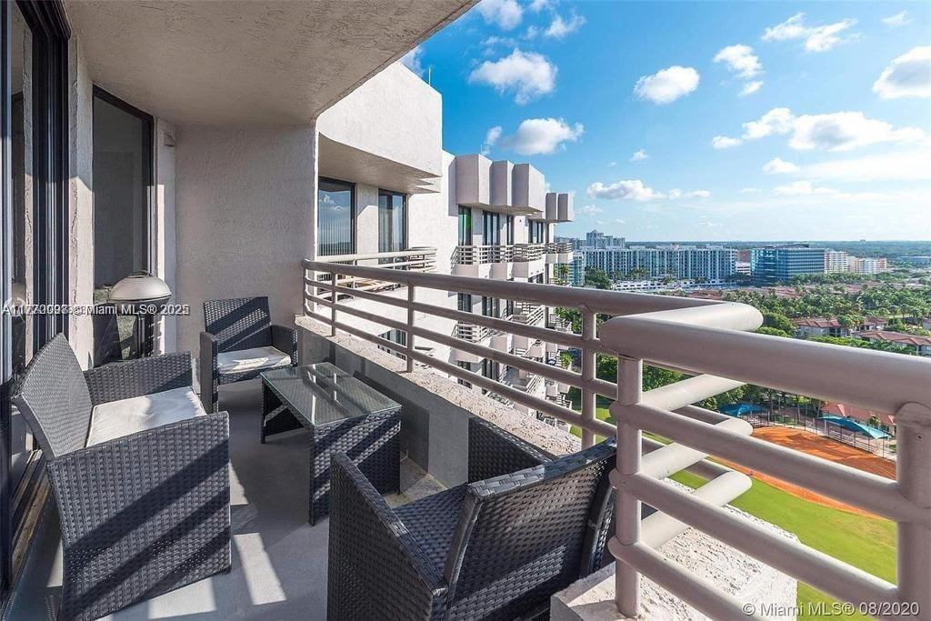 PARC CENTRAL AVENTURA SOU - Residential Lease