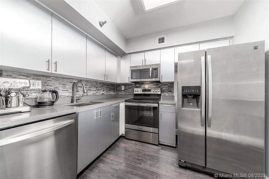 Enjoy stunning views from this gorgeous renovated 2 bdr/ 2 bath PENTHOUSE located in the heart of Aventura.
Unit features a modern kitchen w granite countertops, stainless steel appliances, wood floors throughout the living are and the bedrooms. Walking Distance from beaches, Aventura Mall, beautiful city park and Aventura walking circle! Great amenities : gym, sauna, pool, jacuzzi, valet parking...