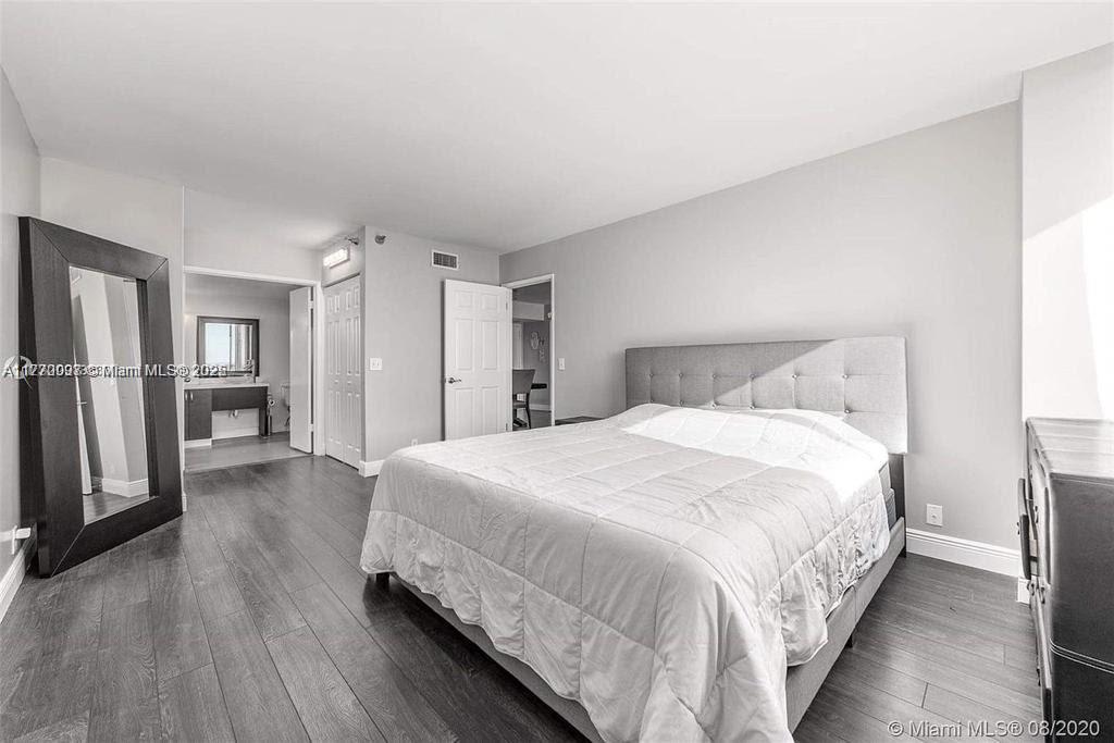 PARC CENTRAL AVENTURA SOU - Residential Lease