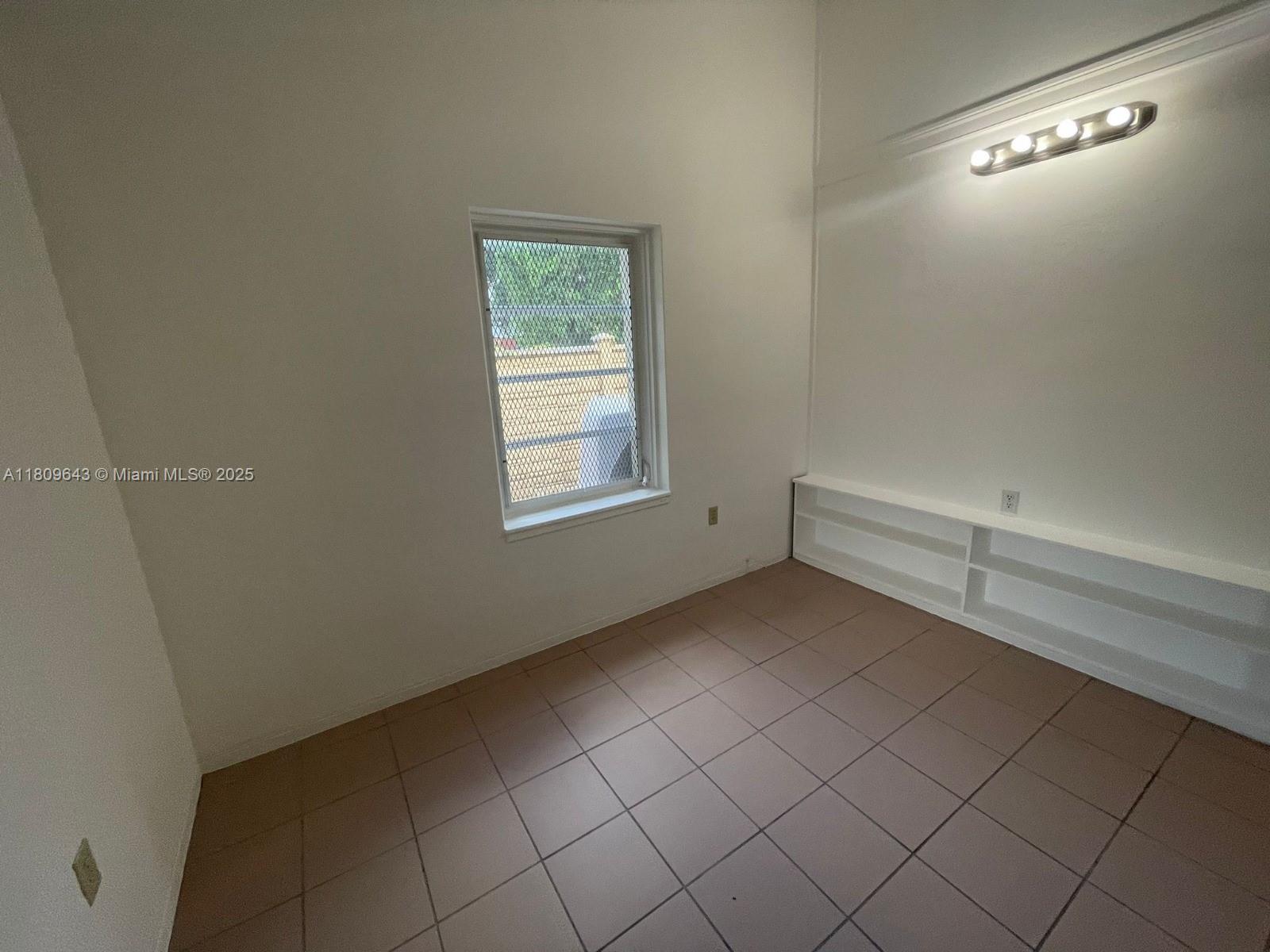 840 Sw 7th St 842, Miami, Broward County, Florida - 1 Bedrooms  
1 Bathrooms - 