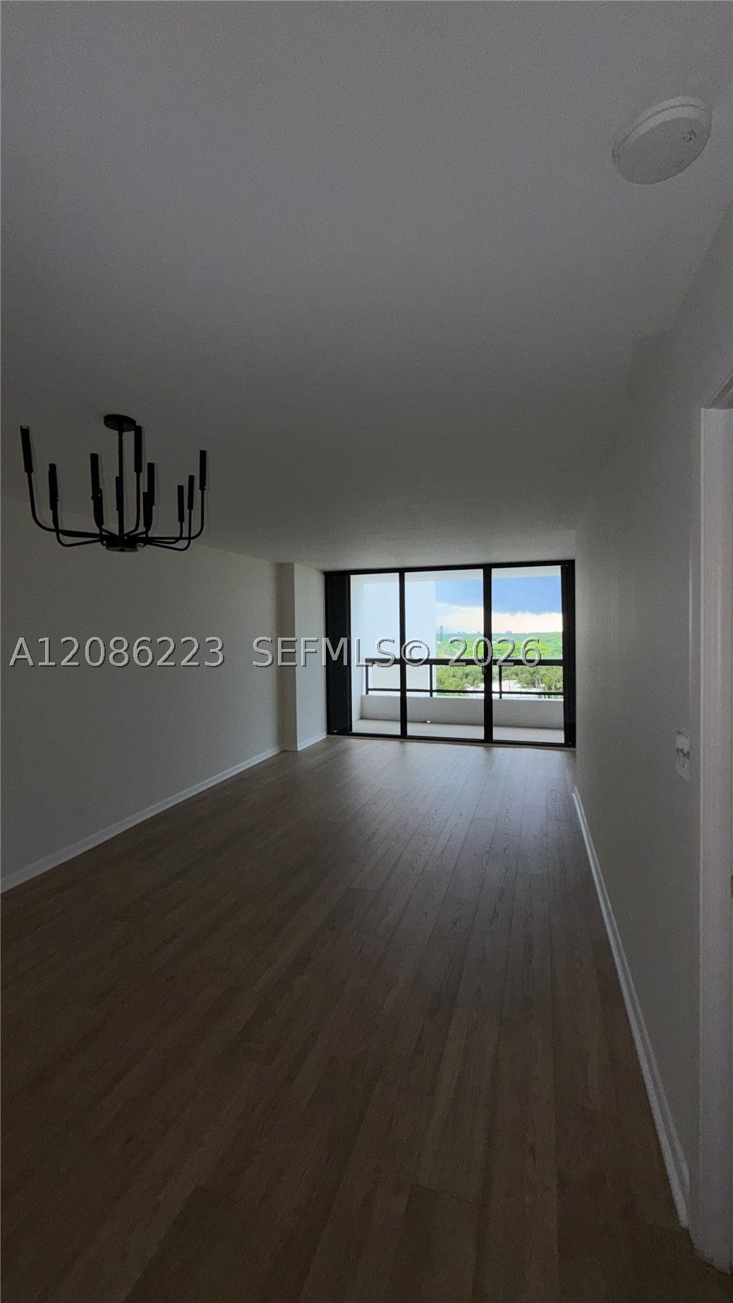 2555 Collins Ave 910