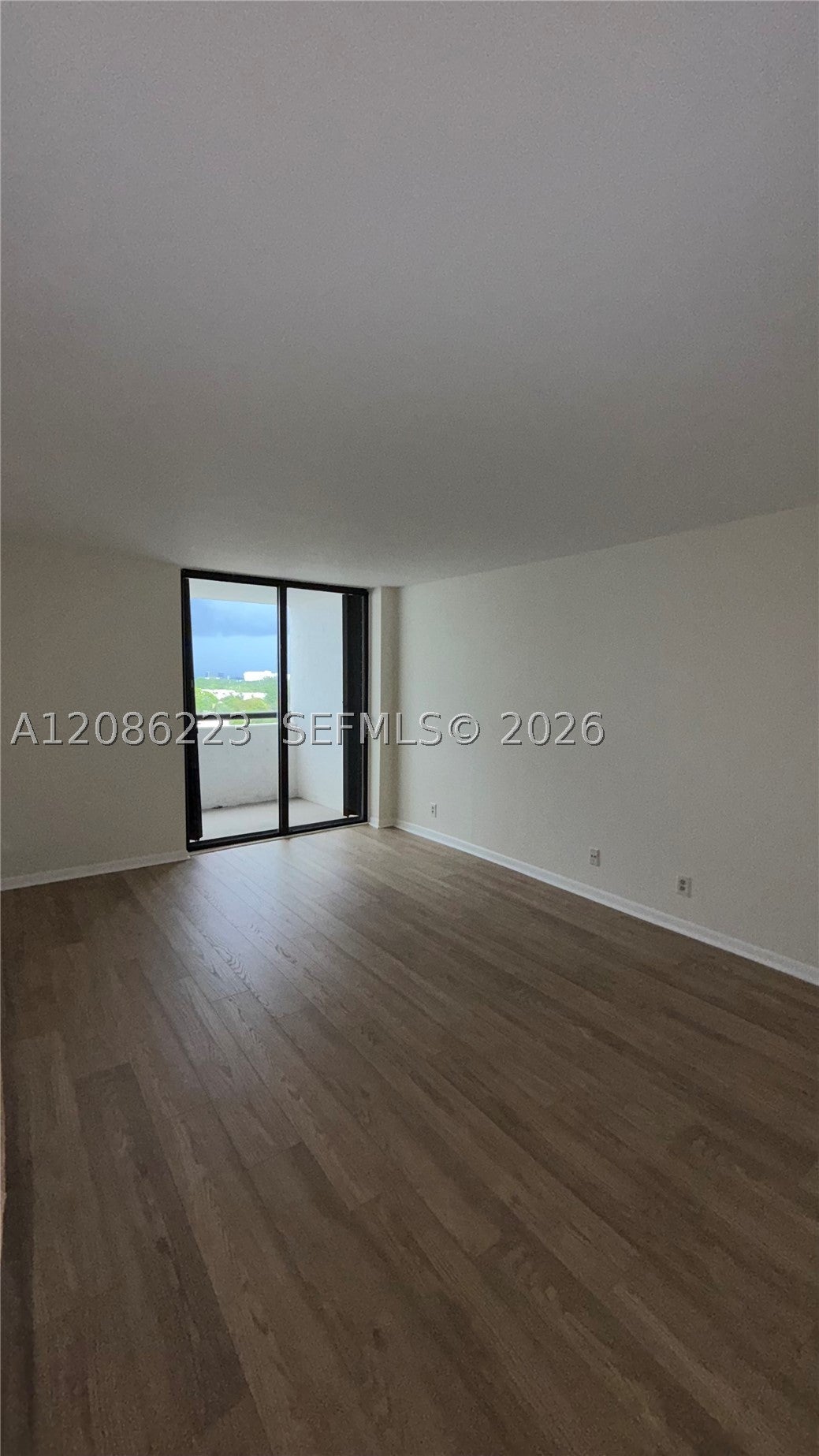 2555 Collins Ave 910