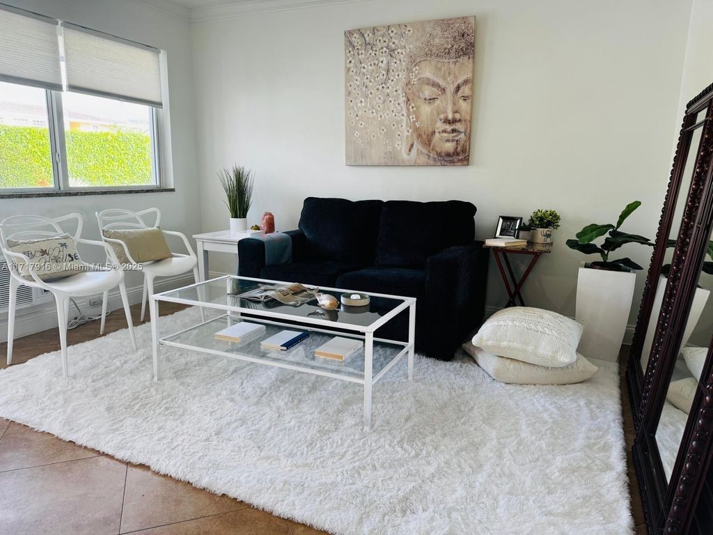 Photo of 2756 NE 32nd St #3, Fort Lauderdale, FL 33306 (MLS # A11717916)