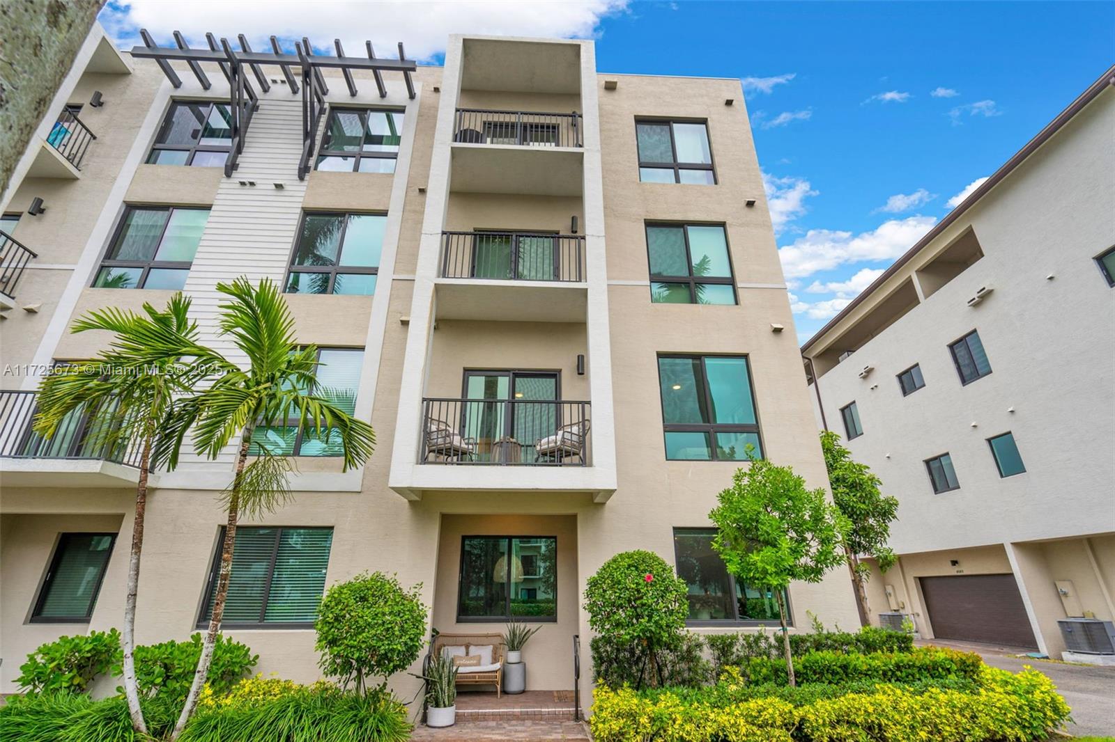 Property for Sale at 4640 Nw 84th Ave 22, Doral, Miami-Dade County, Florida - Bedrooms: 3 
Bathrooms: 3  - $615,000