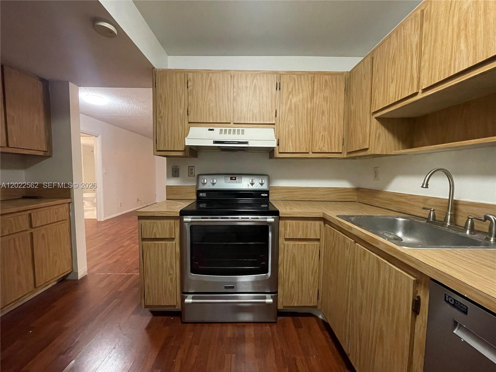 303 Gardens Dr 206